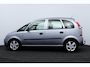 Opel Meriva 1.6-16V Maxx Cool/ Trekhaak/ 15'' LMV/ Clima/ Cruise/ Elek. pakket/ Armsteun/ LEDER. Stuur/ 15'' LMV/ Getint glas/ Metallic lak.