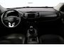 Kia Sportage 1.6 GDI X-ecutive Plus Pack/ Trekhaak/ Camera/ 17'' LMV/ Half-Leder/ Navi/ Clima/ Cruise/ Elek. pakket/ Isofix/ Bluetooth/ Armsteun/ Multi. LEDER. Stuur/ Mistl./ PDC/ Extra getint glas/ Chroom.