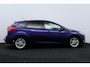 Ford Focus 1.0 Titanium/ Trekhaak/ 16'' LMV/ Android-Auto/ Navi/ Clima/ Cruise/ Elek. pakket/ Isofix/ Bluetooth/ 6-Bak/ Armsteun/ Multi. LEDER. Stuur/ Mistl./ PDC V+A/ Extra getint glas.