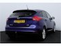 Ford Focus 1.0 Titanium/ Trekhaak/ 16'' LMV/ Android-Auto/ Navi/ Clima/ Cruise/ Elek. pakket/ Isofix/ Bluetooth/ 6-Bak/ Armsteun/ Multi. LEDER. Stuur/ Mistl./ PDC V+A/ Extra getint glas.