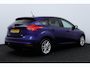 Ford Focus 1.0 Titanium/ Trekhaak/ 16'' LMV/ Android-Auto/ Navi/ Clima/ Cruise/ Elek. pakket/ Isofix/ Bluetooth/ 6-Bak/ Armsteun/ Multi. LEDER. Stuur/ Mistl./ PDC V+A/ Extra getint glas.