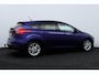 Ford Focus 1.0 Titanium/ Trekhaak/ 16'' LMV/ Android-Auto/ Navi/ Clima/ Cruise/ Elek. pakket/ Isofix/ Bluetooth/ 6-Bak/ Armsteun/ Multi. LEDER. Stuur/ Mistl./ PDC V+A/ Extra getint glas.