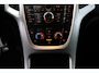 Opel Astra Sports Tourer 1.4 Turbo Design Edition/ APK 12-2027!/ Trekhaak/ 17'' LMV/ Half-Leder/ Extra Getint Glas/ Navi/ Airco/ Cruise/ Elek. pakket/ Isofix/ Bluetooth/ Armsteun/ Multi. LEDER. Stuur/ Mistl./ PDC/ Chroom.