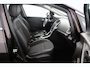 Opel Astra Sports Tourer 1.4 Turbo Design Edition/ APK 12-2027!/ Trekhaak/ 17'' LMV/ Half-Leder/ Extra Getint Glas/ Navi/ Airco/ Cruise/ Elek. pakket/ Isofix/ Bluetooth/ Armsteun/ Multi. LEDER. Stuur/ Mistl./ PDC/ Chroom.