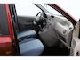 Fiat Panda 1.1 Active Plus/ Trekhaak/ Stuurbekr./ Bumpers in kleur/ Bluetooth/ AUX & USB/ Airbags/ Getint glas/ Metallic lak.