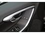 Volvo V60 1.6 T3 Momentum/ Trekhaak/ 17'' LMV/ Half-Leder/ Navi/ Clima/ Cruise/ Elek. pakket/ Isofix/ Bluetooth/ Armsteun/ Multi. LEDER. Stuur/ PDC/ Chroom/ LED Dagrijverl.