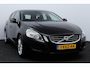 Volvo V60 1.6 T3 Momentum/ Trekhaak/ 17'' LMV/ Half-Leder/ Navi/ Clima/ Cruise/ Elek. pakket/ Isofix/ Bluetooth/ Armsteun/ Multi. LEDER. Stuur/ PDC/ Chroom/ LED Dagrijverl.