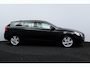 Volvo V60 1.6 T3 Momentum/ Trekhaak/ 17'' LMV/ Half-Leder/ Navi/ Clima/ Cruise/ Elek. pakket/ Isofix/ Bluetooth/ Armsteun/ Multi. LEDER. Stuur/ PDC/ Chroom/ LED Dagrijverl.