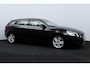 Volvo V60 1.6 T3 Momentum/ Trekhaak/ 17'' LMV/ Half-Leder/ Navi/ Clima/ Cruise/ Elek. pakket/ Isofix/ Bluetooth/ Armsteun/ Multi. LEDER. Stuur/ PDC/ Chroom/ LED Dagrijverl.