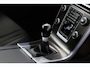 Volvo V60 1.6 T3 Momentum/ Trekhaak/ 17'' LMV/ Half-Leder/ Navi/ Clima/ Cruise/ Elek. pakket/ Isofix/ Bluetooth/ Armsteun/ Multi. LEDER. Stuur/ PDC/ Chroom/ LED Dagrijverl.