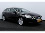 Volvo V60 1.6 T3 Momentum/ Trekhaak/ 17'' LMV/ Half-Leder/ Navi/ Clima/ Cruise/ Elek. pakket/ Isofix/ Bluetooth/ Armsteun/ Multi. LEDER. Stuur/ PDC/ Chroom/ LED Dagrijverl.