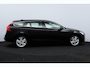 Volvo V60 1.6 T3 Momentum/ Trekhaak/ 17'' LMV/ Half-Leder/ Navi/ Clima/ Cruise/ Elek. pakket/ Isofix/ Bluetooth/ Armsteun/ Multi. LEDER. Stuur/ PDC/ Chroom/ LED Dagrijverl.