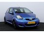 Toyota Aygo 1.0-12V Comfort Navigator/ 5-Drs/ Airco/ C.V. Afstand/ Elek. Ramen/ Isofix/ Deelbare achterbank/ Getint glas/ Metallic lak.
