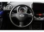 Toyota Aygo 1.0-12V Comfort Navigator/ 5-Drs/ Airco/ C.V. Afstand/ Elek. Ramen/ Isofix/ Deelbare achterbank/ Getint glas/ Metallic lak.
