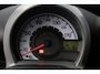Toyota Aygo 1.0-12V Comfort Navigator/ 5-Drs/ Airco/ C.V. Afstand/ Elek. Ramen/ Isofix/ Deelbare achterbank/ Getint glas/ Metallic lak.