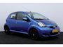 Toyota Aygo 1.0-12V Comfort Navigator/ 5-Drs/ Airco/ C.V. Afstand/ Elek. Ramen/ Isofix/ Deelbare achterbank/ Getint glas/ Metallic lak.