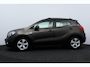 Opel Mokka 1.4 T Cosmo/ Trekhaak/ Camera/ 17'' LMV/ Navi/ Clima/ Cruise/ Elek. pakket/ Isofix/ Bluetooth/ Armsteun/ Multi. LEDER. Stuur/ Mistl./ PDC V+A/ Dagrijverl.