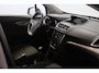 Opel Mokka 1.4 T Cosmo/ Trekhaak/ Camera/ 17'' LMV/ Navi/ Clima/ Cruise/ Elek. pakket/ Isofix/ Bluetooth/ Armsteun/ Multi. LEDER. Stuur/ Mistl./ PDC V+A/ Dagrijverl.