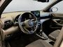 Toyota Yaris Cross 1.5 HYBRID DYNAMIC BITONE SILVERLINE GARANTIE 2035 NAVIGATIE . STUUR EN STOEL VERWARMING . ADAPTIEVE CRUICE CONTROL .