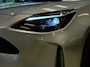 Toyota Yaris Cross 1.5 HYBRID DYNAMIC BITONE SILVERLINE GARANTIE 2035 NAVIGATIE . STUUR EN STOEL VERWARMING . ADAPTIEVE CRUICE CONTROL .