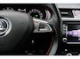 Skoda Octavia Combi 2.0 TSI RS Automaat | Stoelverwarming | DAB+ | Keyless | Elektrische Achterklep | Xenon
