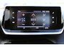 Peugeot 208 1.2 PureTech Allure Pack, 100 PK, Camera, Full led, Cruise, Apple Carplay, Clima, Donker glas, 16 inch Lmv.